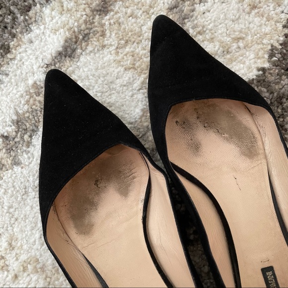 Giorgio Armani Black
Suede Point-Toe Ballerina Flats - Picture 4 of 15